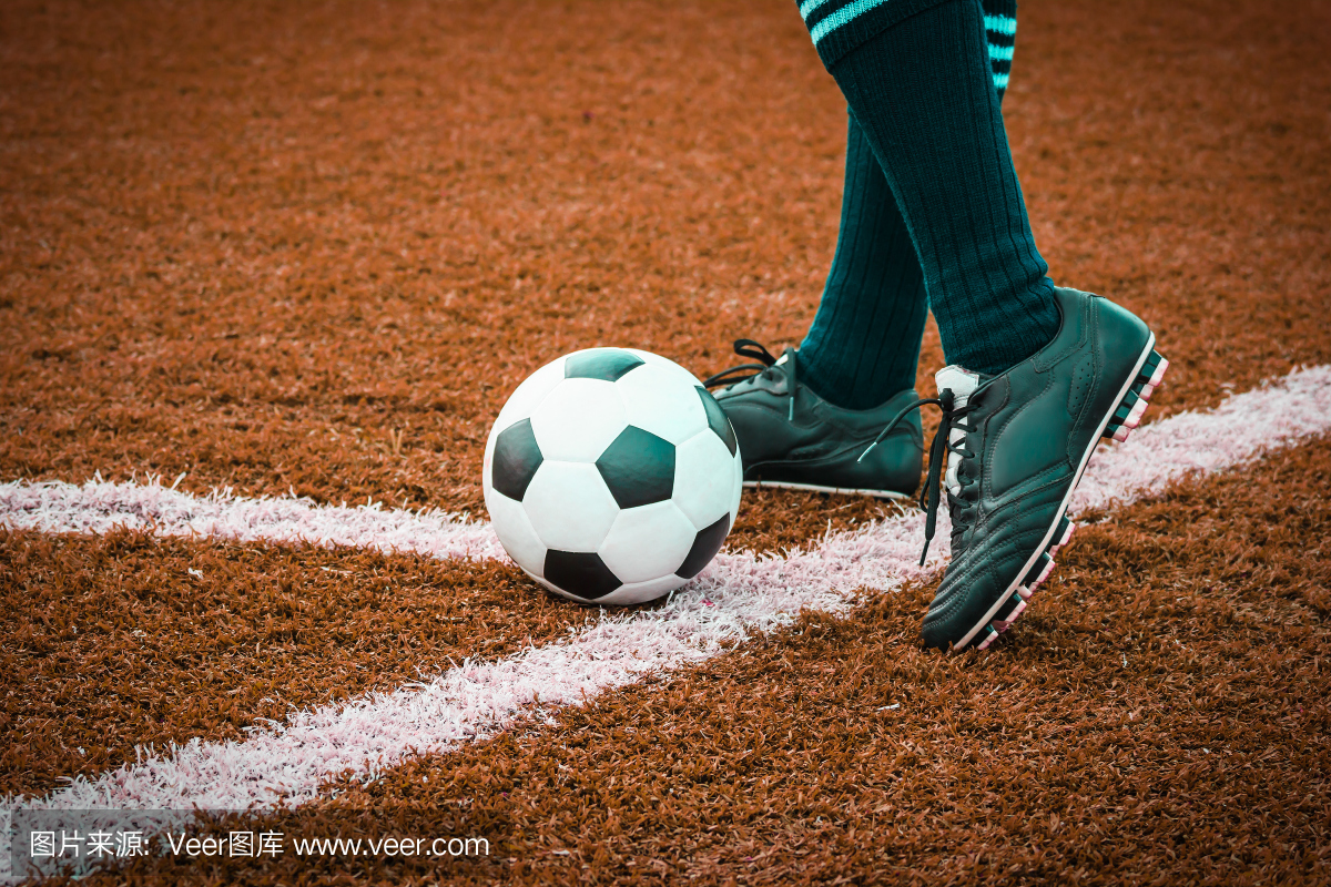 踢足球，一项全球性的英语运动——Soccer的魅力