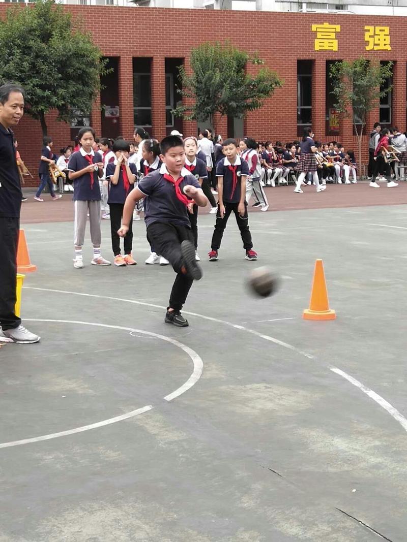 我想要一个足球，梦想与激情的碰撞