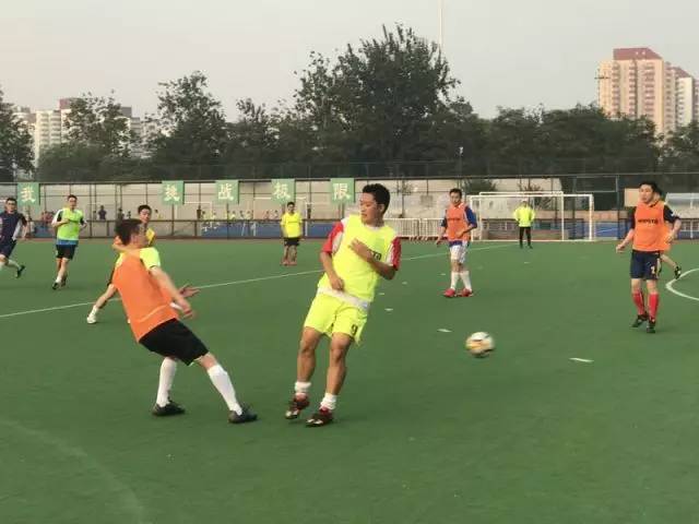 足球场，激情与梦想的舞台——揭秘足球场的正确读音