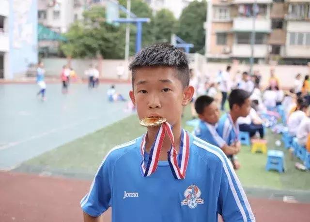 足球声调的奥秘，一场关于语言与激情的交响乐