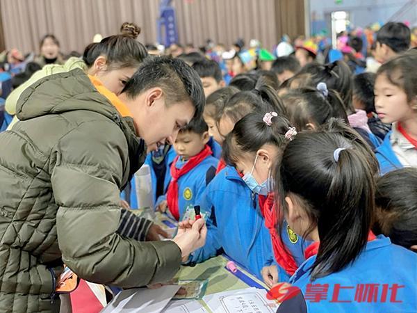 足球的魅力，一项全球性运动的拼音与文化解析