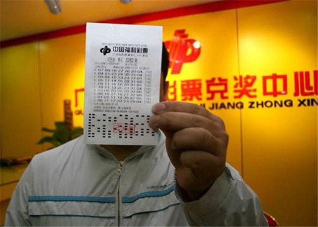 揭秘双色球12141期开奖结果，幸运数字背后的故事与彩民热议
