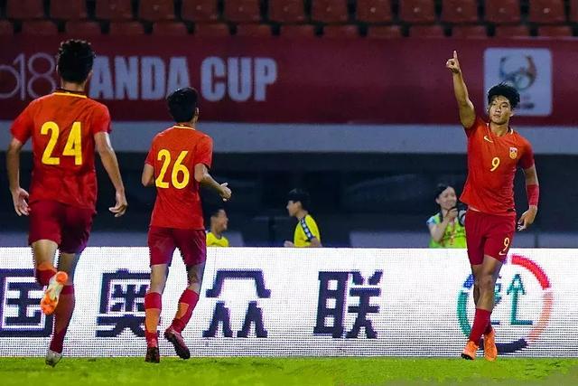 中国组合闪耀国际赛场，晋级三项双打决赛的荣耀时刻