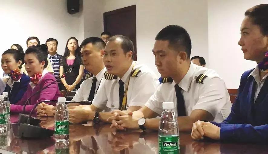 英雄机长，生死瞬间的抉择与坚持