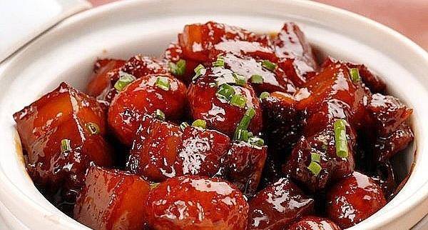 红烧肉，经典家常菜的制作艺术