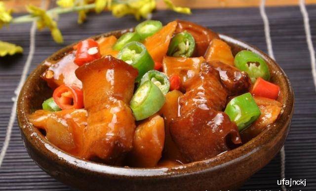 土豆红烧肉，家常美味与温情时光的完美融合