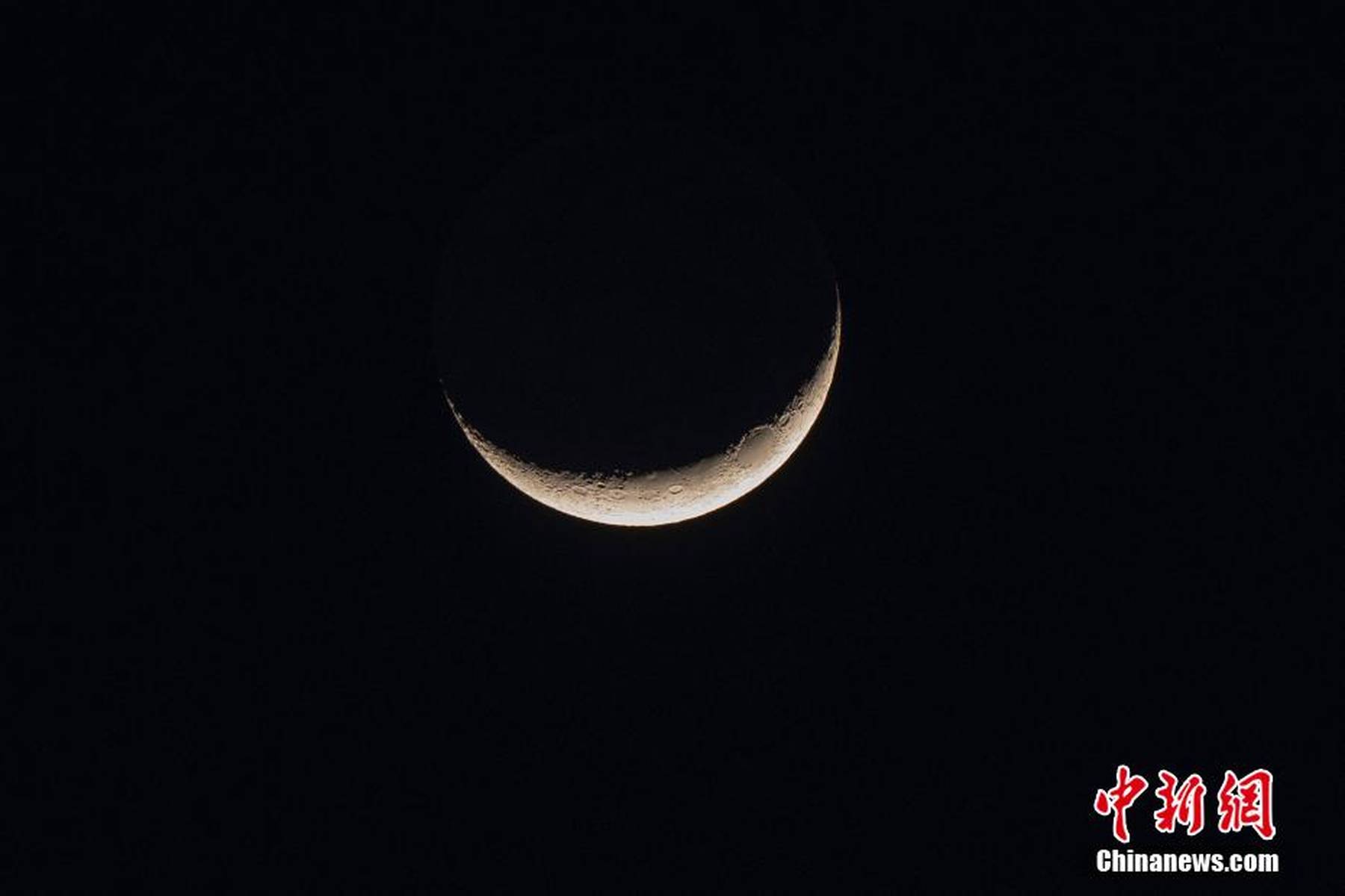 今日月相，探索夜空的温柔弧度
