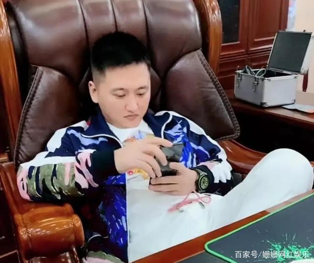 澳门六肖王小胖，从网络神话到现实生活的真实写照